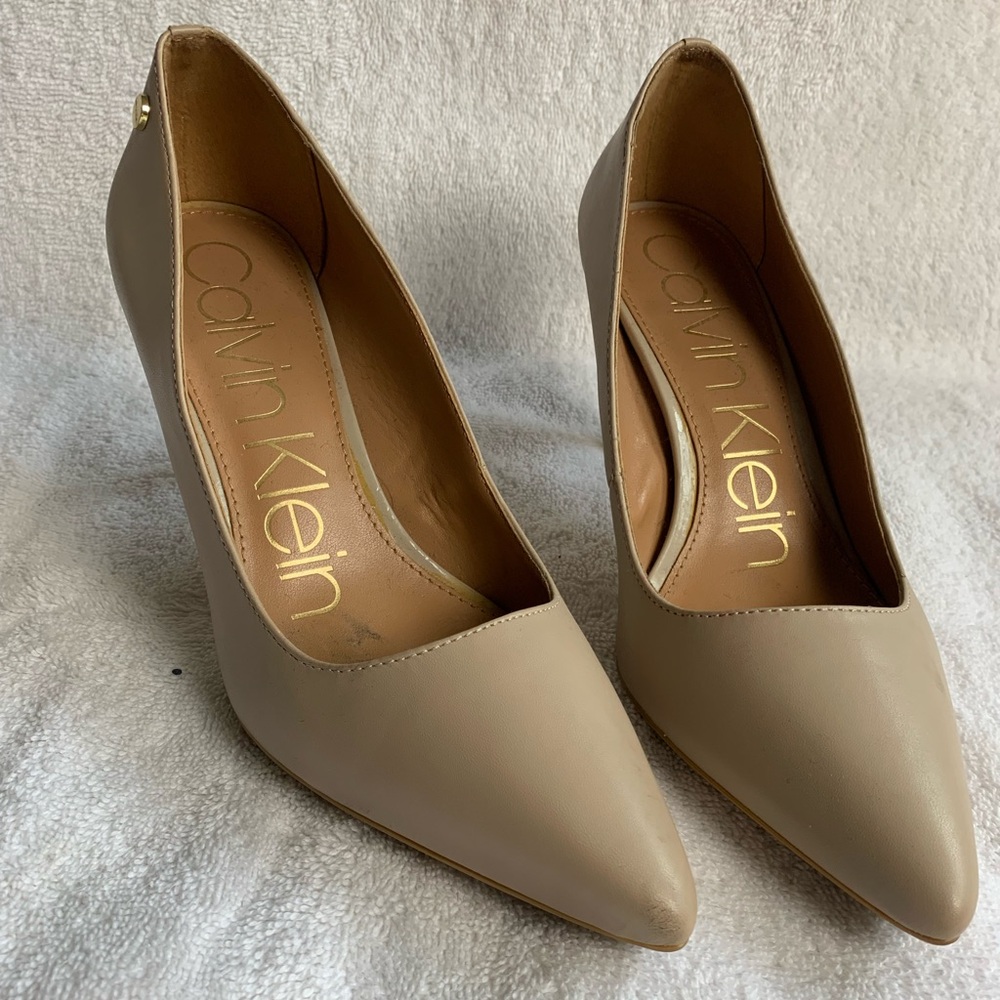 Calvin Kline Women's Gayle Pointy Toe Classic Pumps